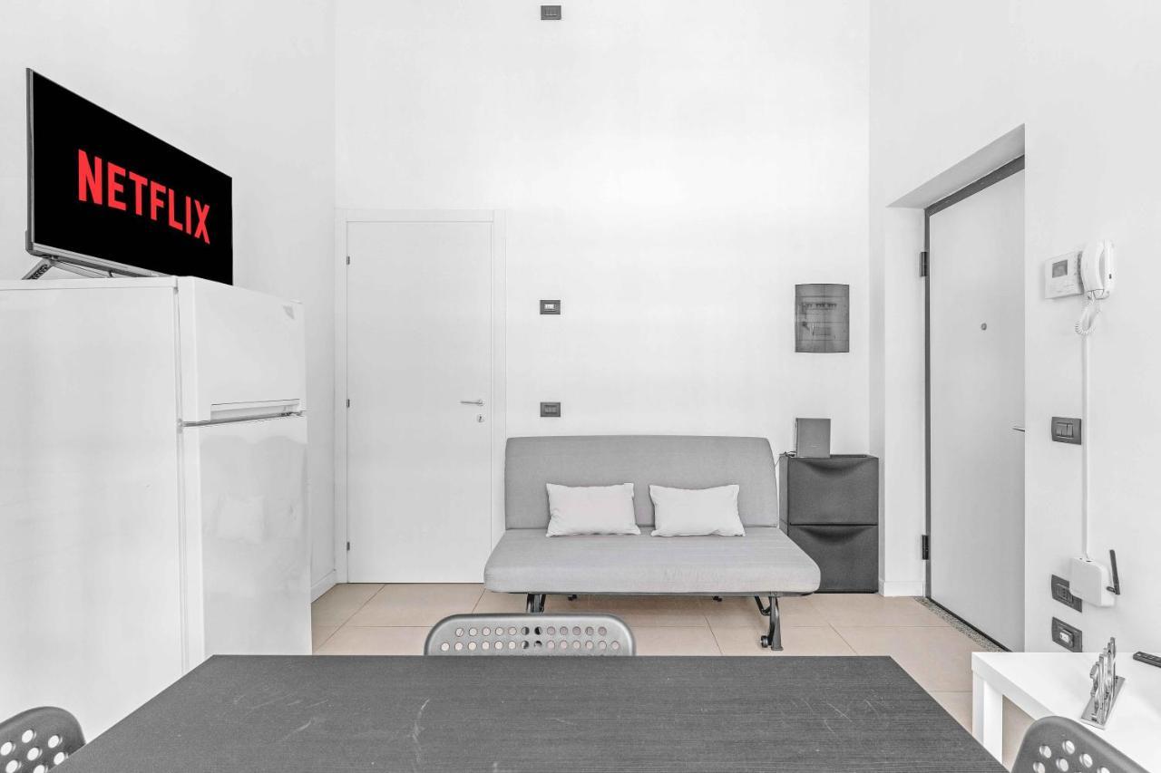 Cos54 - Exclusive Apartment With Garden In Milan Exterior photo